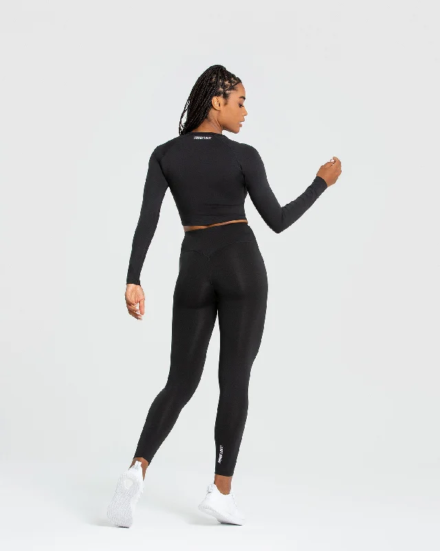 Essential Long Sleeve Crop Top | Black