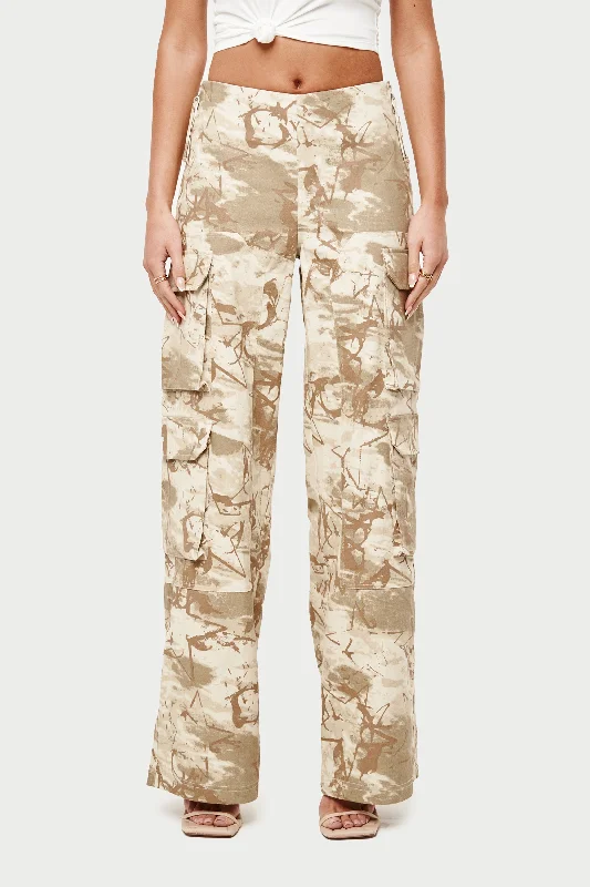 SIDE ZIP CAMO CARGO PANTS - BEIGE