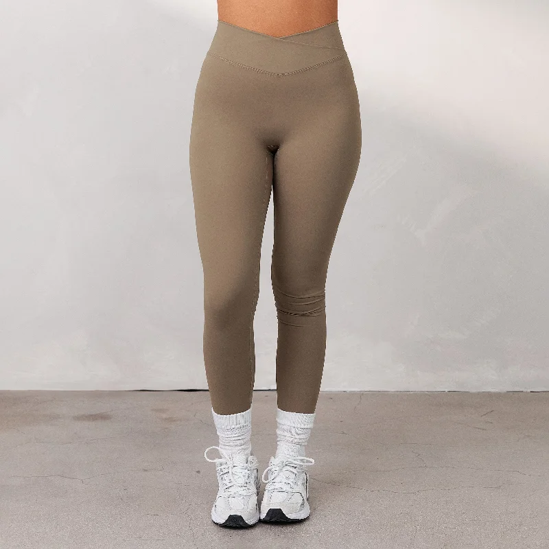 Silhouette Crossover Leggings - Dune